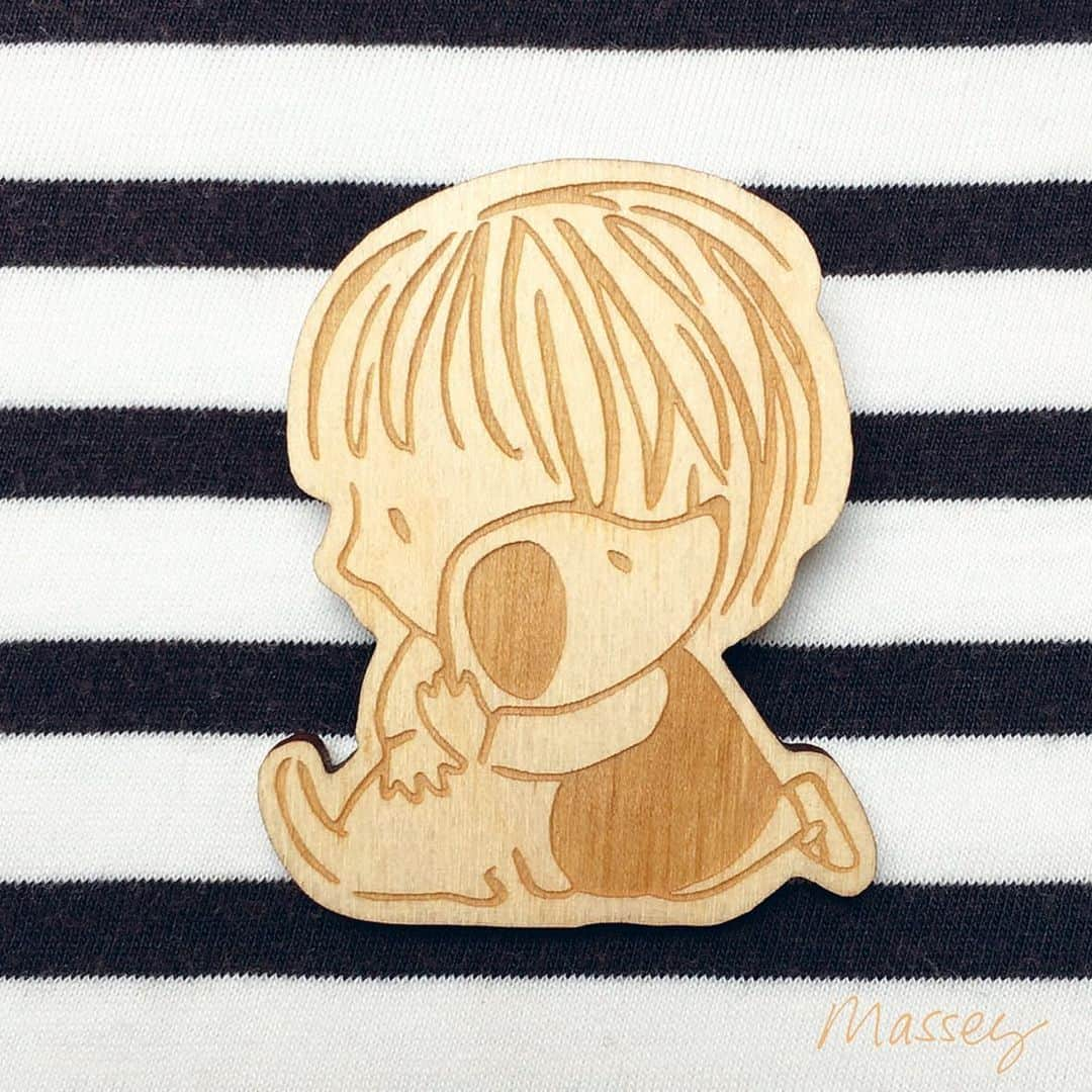 Jane Masseyさんのインスタグラム写真 - (Jane MasseyInstagram)「Here is my new Best Friends brooch made from laser cut birch wood. In my shop now (link in bio). Each one will be wrapped in tissue and gift boxed. I hope you like them. #bestfriends」8月28日 21時14分 - janemasseyillustration