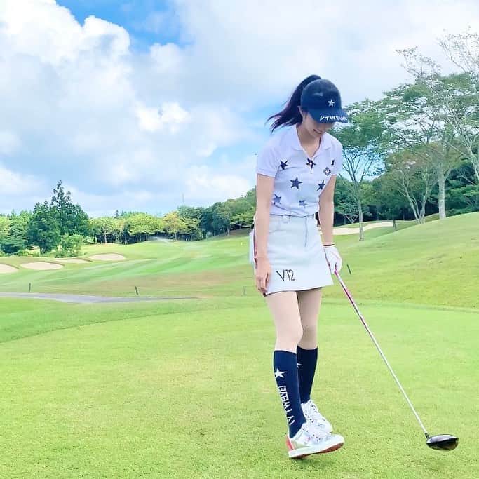 筒井萌子のインスタグラム：「* 前半、池ぽちゃ祭りで10打たたいたけど 後半巻き返して96で上がれました🏌️‍♀️⛳️  ┈┈┈┈┈┈┈┈┈┈┈┈┈┈┈┈┈┈┈┈ wear⇒ @v12golf_official  ┈┈┈┈┈┈┈┈┈┈┈┈┈┈┈┈┈┈┈┈ ・ #筒井萌子 #女優 #actress #モデル #model #岡山  #shooting #instagood #instalike #撮影 #followme #instalike #ゴルフ #ゴルフ女子 #ゴルフコーデ #골프 #좋아요반사 #좋아요그램 #좋아요환영 #데일리그램 #패션 #오오티디 #카페  #コンバースゴルフ #v12」