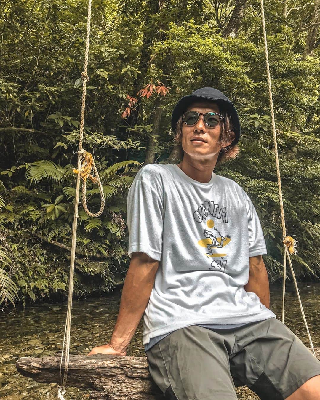 のインスタグラム：「: 行っちゃうよね 🏕  ここは最高 自然凄いし、川でベタつかないし ケータイ電波無いし。w ※このご時世、電波全く無いの案外快適です。  完全なる”非日常の時間”  そりゃ、ちゃんとイキるよ？  【テーマ】 こんがり焼けてるハイジ(漢)  with @zeque_by_zeal  model : Juno  photo by @tom.noza  : #沖縄 #沖縄移住 #休日の過ごし方 #自然が好き  #写真好きな人と繋がりたい  #日本の風景  #日々の記録 #旅行  #人生一度きり  #偏光サングラス #ライフスタイル #アウトドアコーデ #キャンプ #キャンプコーデ  #キャンプ好きな人と繋がりたい  #ソトアソビ #okinawa #okinawalife #lifestyle #outdoor #camp #camper  #camping  #solocamp #photographer  #polarized #polarizedsunglasses #summervibes #goodvibes #yolo」