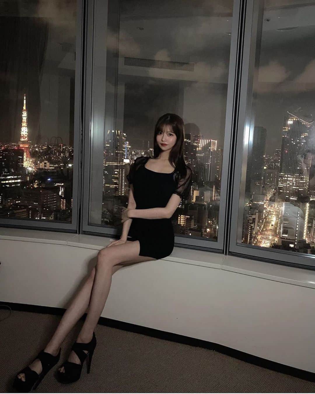 美女JAPANのインスタグラム：「どうも美女JAPANです！✨ ＊ ＊ 今回ご紹介するのはこの方‼️ ＊ ＊ Vivianさん！@nightratherthanday252525 ＊ ＊ とっても綺麗！🙈💕 素敵な風景、素敵な写真がたくさん！！💕 ＊ ＊ Vivianさんのアカウントには他にも素敵な投稿がたくさんあります！✨ ＊ ＊ 皆さんも是非チェックしてみてね🧸 ＊ ＊ 明日の投稿もお楽しみに！！ ＊ ＊  #色気 #可愛い #綺麗 #かわいい #写真集 #モデル #美肌 #笑顔 #スタイル抜群 #可愛い #可愛すぎ #会いたい #天使 #美女 #美人 #美しい #清楚 #スタイル #色白 #スタイル抜群 #美脚 #素敵 #カワイイ #応援」