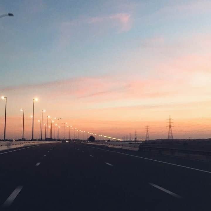 長谷川唯のインスタグラム：「・ ・ 大好きなdrive🌉思うんだけど、異性関係なく無言でもリラックスできるひとって本当いいなって思う🤎今日も充実したな〜✨  ・ ・ #drive #beautiful #ドライブデート #happy #smile #ドライブ #love #instagood」