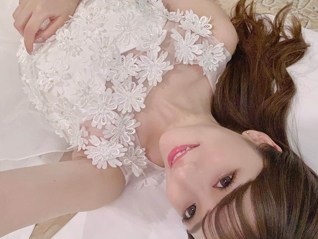 宅島紗彩さんのインスタグラム写真 - (宅島紗彩Instagram)「﻿ たーちゃんがリムジン乗せてくれた時の♬︎♡﻿ ﻿ ﻿ ﻿ うれしかったなあああ😊💖 ﻿ ﻿ ﻿ ﻿ ﻿ ﻿ ﻿ ﻿ #limousine #limousineservice #life #dress #friend #best #love #リムジンパーティー #リムジン女子会 #リムジン #🧚‍♀️ #👗 #✨」8月28日 21時32分 - saaya__822