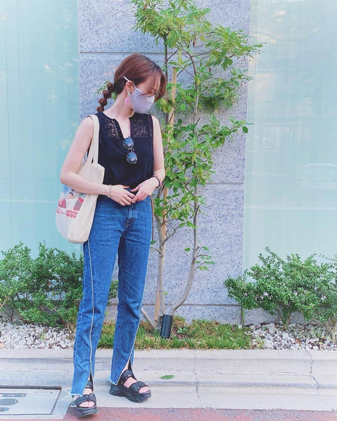 小林美季さんのインスタグラム写真 - (小林美季Instagram)「はきごこちよろし。👖♡  #relax #model #actress #女優 #miki #美季 #make #ootd  #데일리룩 #메이크업 #머리스타그램  #マスク #fashion #일본 #단발머리 #여배우 #모델 #色っぽカジュアル #ヘアアレンジ  #小さめさん #小さいさん」8月28日 21時37分 - miki_66v