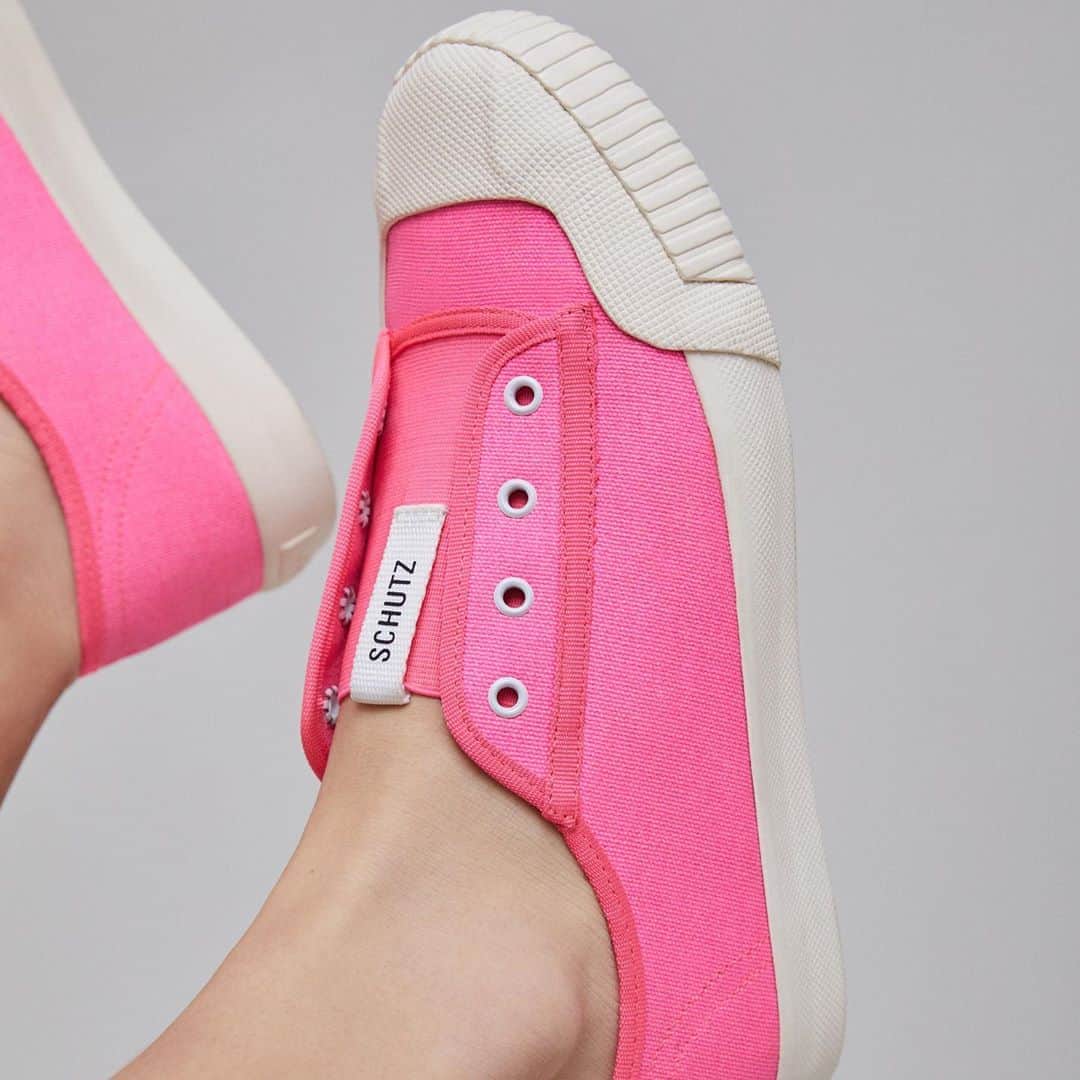 Schutzのインスタグラム：「SMASH FRIDAY IN PINK 💕💥 #schutzsmash #newin」