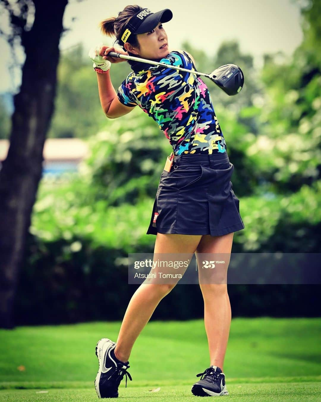 藤本麻子さんのインスタグラム写真 - (藤本麻子Instagram)「ニトリレディスゴルフトーナメント⛳️ 今日ショットがペラペラだった...😭 でも気持ち切らさず耐えとったら、 最後にバーディーきた🥳⭐️いぇい✌🏻 . さぁ明日も顔晴ります😁🤞🏻⛳️ . . . ps/ 明日、明後日、 雨予報なのにレインウェアない。 持ってくるの忘れた。 どーする？笑 まぁなんとかなるか🙄✌🏻💜」8月28日 21時41分 - aako528