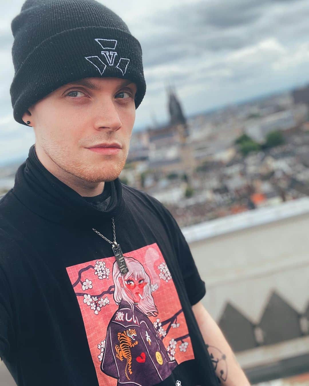 のインスタグラム：「Chillen aufm Kölner Dach wer will auch」