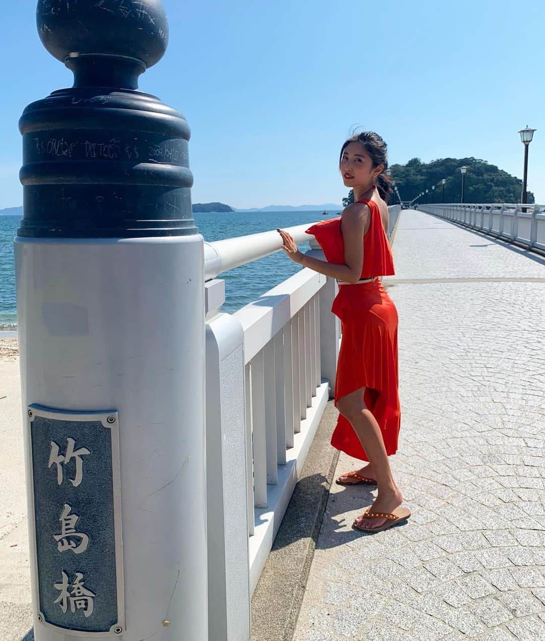 のインスタグラム：「I love my Osaka friends.  They have been my best friends since high school.  The Osaka personalities are really funny, which reminds me of an American style of humor.  I’m glad I can make memories and still vacation during these times, as it makes my fondness of Japan grow even stronger.   For three days, I ate A LOT of food... so I have a food baby now🤰🏻  大阪の高校からの親友達と 名古屋　愛知旅行 もうみんな個性豊かおもろすぎ 大阪ノリしか勝たん👯‍♀️🏆 大好きですね🥳 ありのままでおれすぎて 楽すぎて旅行中でもうんこ7回は毎日でた🤫💩でも食べすぎて豚の気分 愛知県ありがとう😍🏆💕 コロナ中日本でたくさん思い出作る  #愛知#名古屋#蒲郡#竹島橋 #神社#旅行#女子旅#日本旅行#japan#trip#instalike」