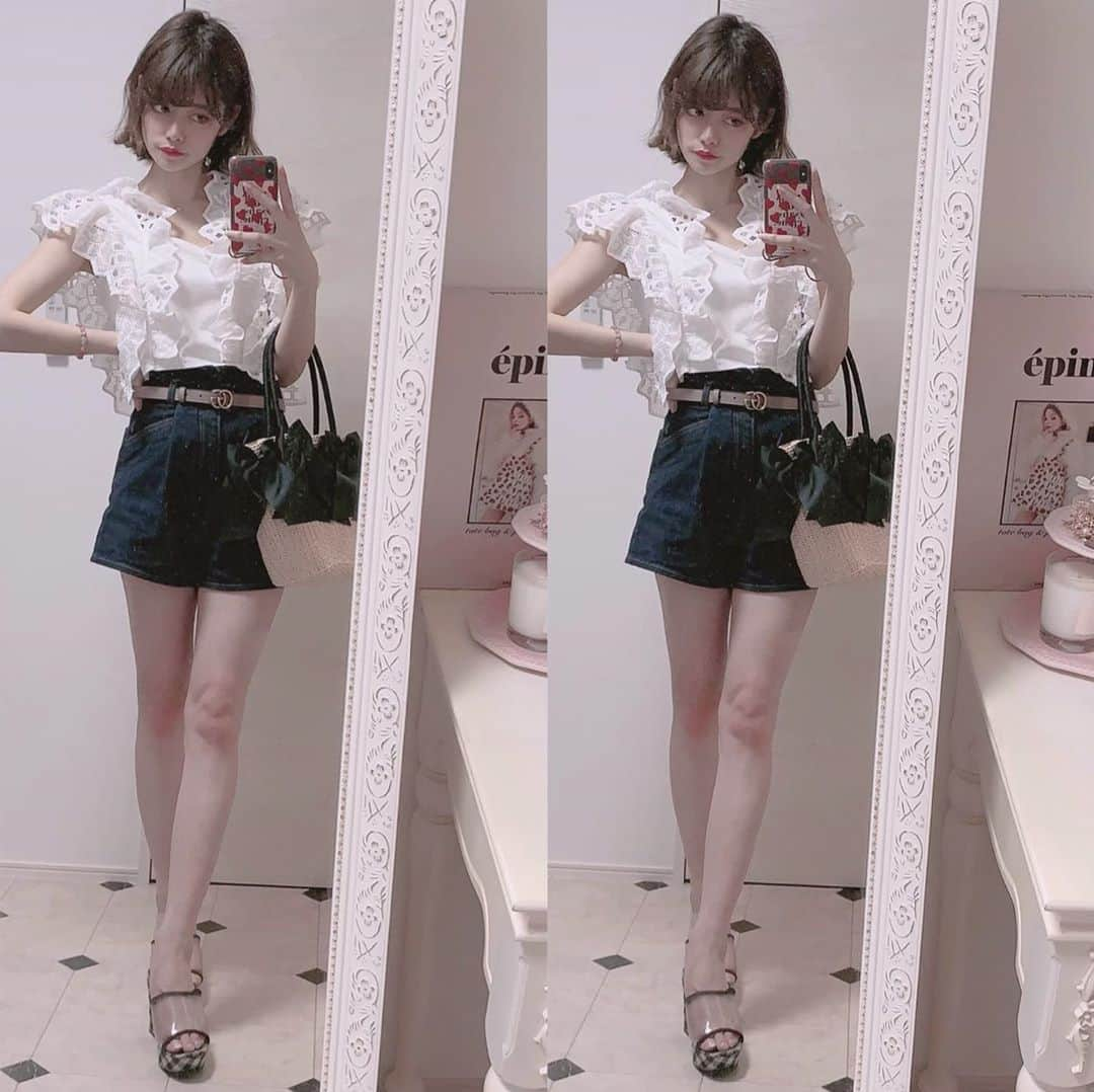 廣澤衣里のインスタグラム：「👗 *  危ない。夏服アップすることなく 夏が終わってしまうところだった。  Top: @lilirena_  Bottom: @gu_global  Belt: @gucci  Shoes: @enpunto_official  Bag: @willselection_official」