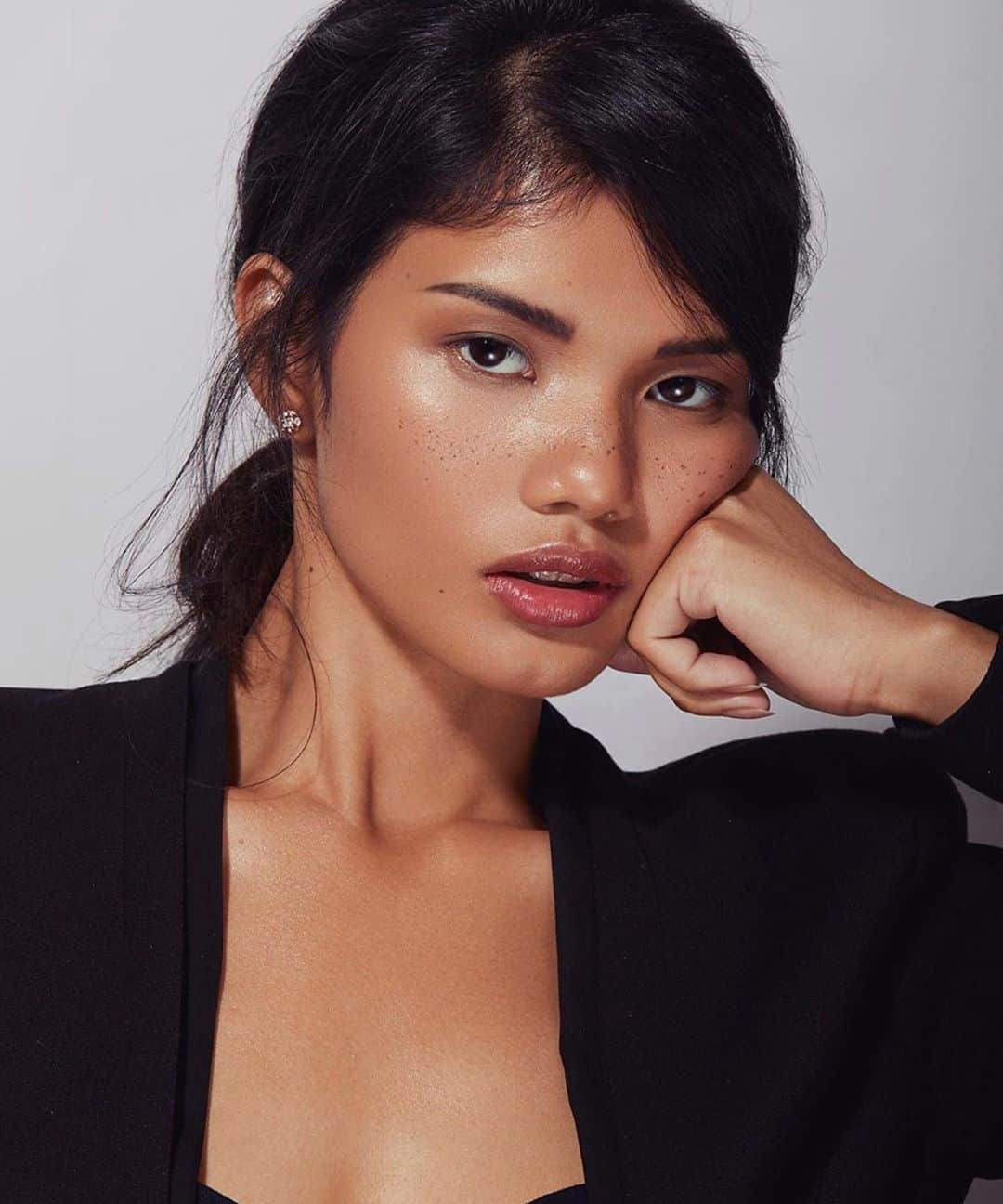 ユアアイズライのインスタグラム：「Now representing ASTRID ✨   Petite Model! Availabile now for bookings jaya@7evenmodelmanagement.com」