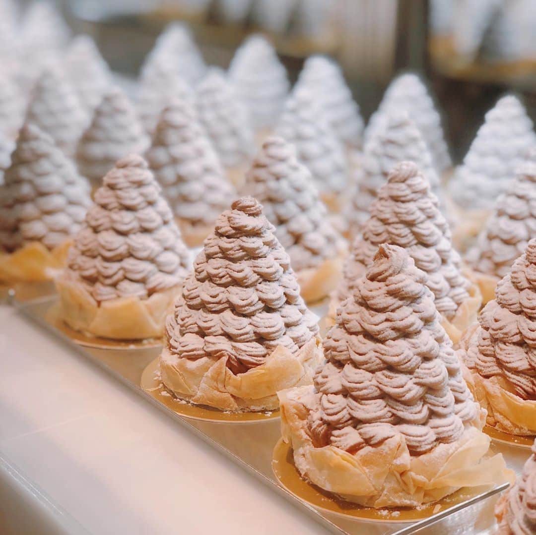 本田朋子さんのインスタグラム写真 - (本田朋子Instagram)「MORI YOSHIDA PARISのモンブラン。 栗の風味が濃厚で、クリームはとっても軽め♡ 瞬く間に幸せになれるモンブランです。   #moriyoshida  #モンブラン #ケーキ」8月28日 22時19分 - tomoko_honda_official_phonics