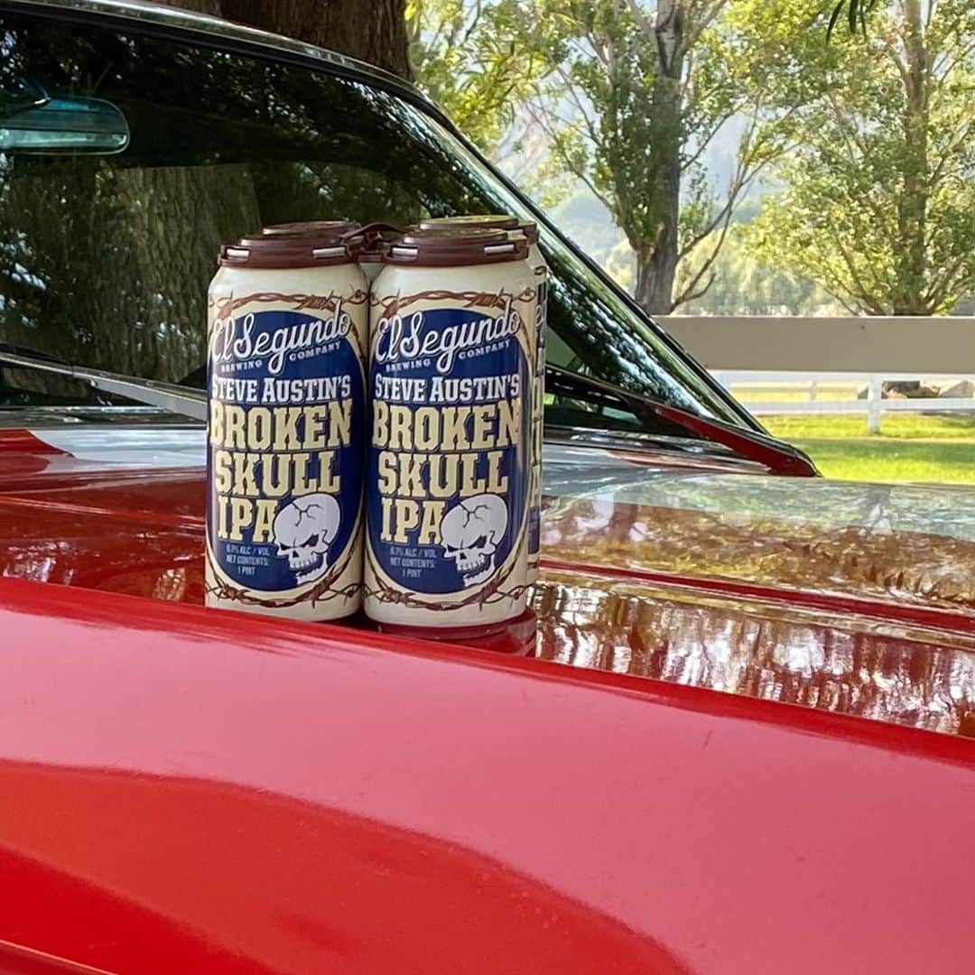 ストーン・コールド・スティーブ・オースチンのインスタグラム：「If you’re headed to PJ’s Liquor, I just bought the last 4 pack of @esbcbrews Broken Skull IPA for @liberty_mtn_fab   Hottest cold beer in Nevada.   People ask me all the time why do I buy my own beer? Cause I don’t always have a bunch of beer on me. Believe it or not..   Swig of Beer!  Best IPA in America  1966 #mustang #ford #289」