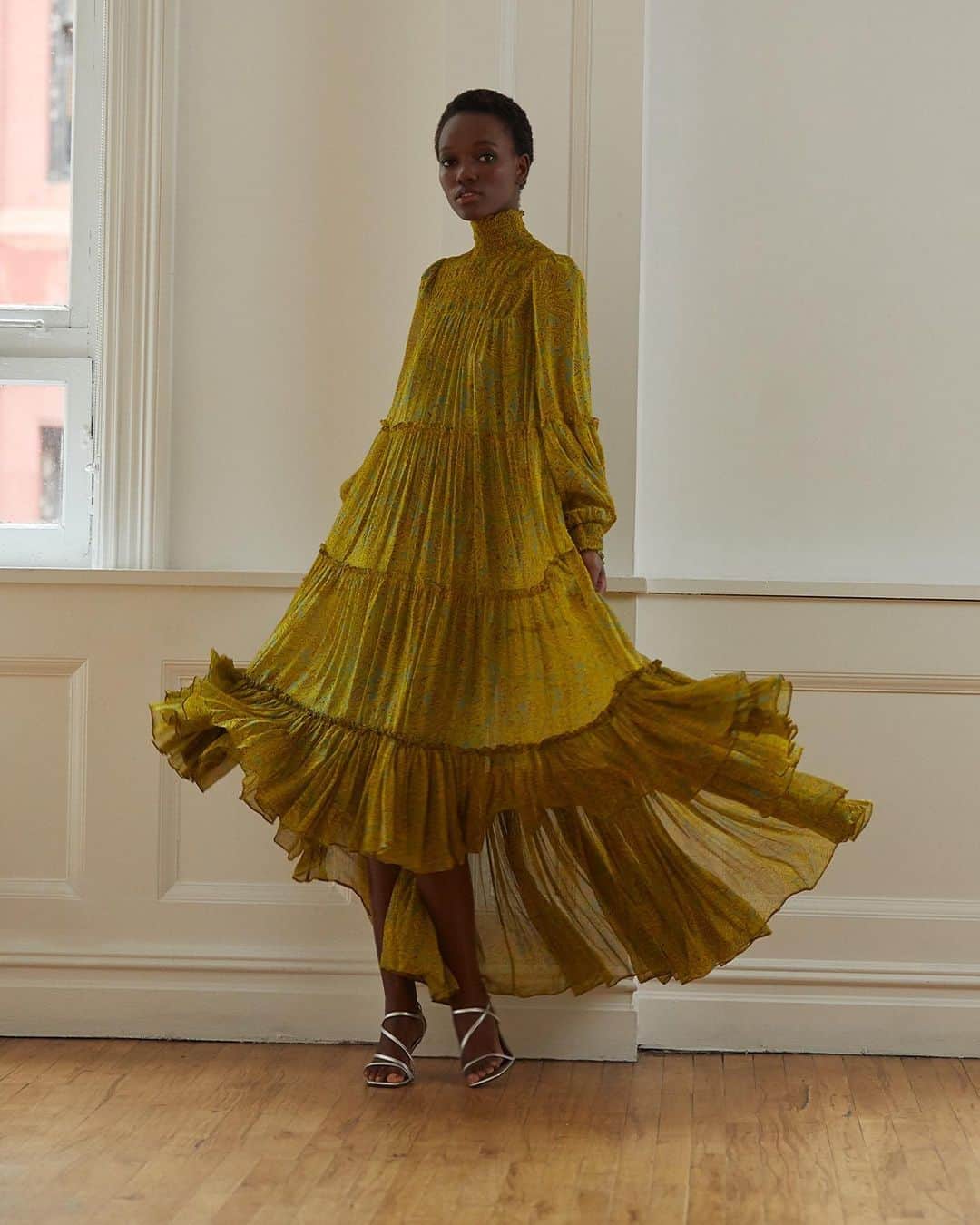 Saks Fifth Avenueのインスタグラム：「"We put our own spin on an elevated grunge aesthetic—we wanted to create a less rigid, bohemian power wardrobe."—@cinqasept Founder Jane Siskin on her label's design approach to the fall collection.」