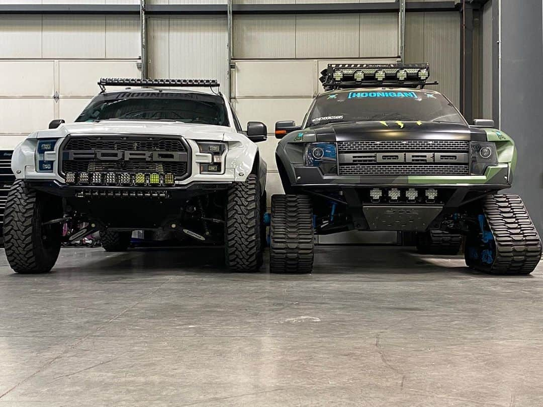 ケン・ブロックさんのインスタグラム写真 - (ケン・ブロックInstagram)「Do you even Raptor, BRO?? Which Ford Raptor would you choose to go full send in this weekend? The @SVCoffroad (2nd gen with twin turbo V6) or the RaptorTRAX (1st gen with supercharged V8)? #decisionsdecisions #FordRaptor」8月29日 8時17分 - kblock43