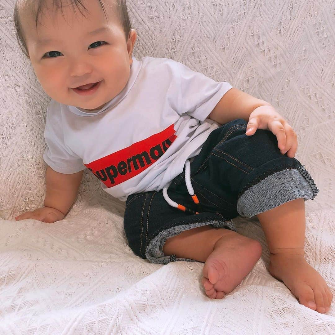 関口未来さんのインスタグラム写真 - (関口未来Instagram)「2歳になったばかりの甥っ子に取られた👕コーデ🧸 私がオーナーをしている　@puppe__shop でこの夏一番売れたんじゃないかと思うカジュアルTシャツ＆パンツ サイズ80です👉 この写真は1.2ヶ月ほど前？でまだお座りもぎこちなく、笑顔も邪気がない👼  甥っ子に、アンパンマンの色だ‼️スーパーマンだ‼️といわれ、取られたので、今は三枚目のベージュ(グレージュ)を着ています（笑）  そしてこのベージュカラー1点だけ残っています🙋‍♀️ リンク貼っておきます😍 セットアップなのに¥1,900という激安🔥  #男の子ママと繋がりたい  #男の子ママ  #新米ママ #新米ママと繋がりたい  #キッズモデル募集  #女の子ママと繋がりたい #女の子ママ #ベビーコーデ #ベビーコーデ女の子  #ベビーコーデ男の子 #キッズコーデ #赤ちゃんコーデ  #おしゃれさんと繋がりたい  #puppeshop #プッペ #puppe #ベビー服 #ベビーショップ #ベビーモデル #ベビーモデル募集 #親バカ部 #ベビスタグラム #フォロワー募集中 #ベビーモデル募集 #読者モデル #読モ #新作 #セレクトショップ」8月29日 8時17分 - miki.sekiguchi_x