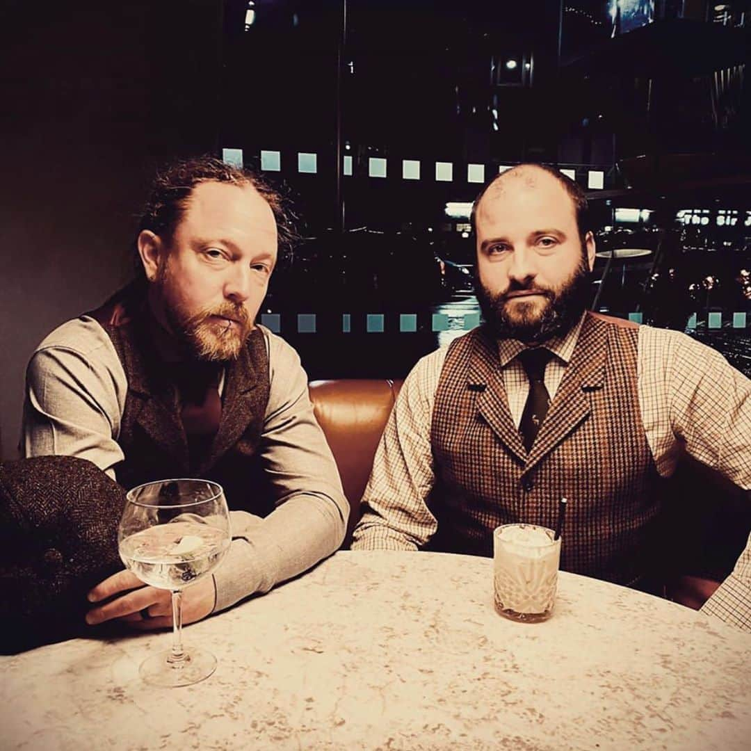 Shinedownさんのインスタグラム写真 - (ShinedownInstagram)「#flashbackfriday ⚡️ to @bkerchofficial & @maguawantsyourheart44 in Glasgow looking dapper as ever. Have a great weekend everybody🤘  #DressForSuccess #HappyHour #WeekendVibes #TweedTwins #Europe #Fashion  📷 @sanjayparikhphoto」8月29日 8時23分 - shinedown