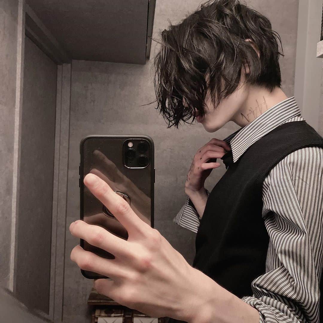 齋藤正太さんのインスタグラム写真 齋藤正太instagram 色気のある髪型と着こなし シャツと髪 1or2or3 Thank You For Your Comments メンズファッション イケメン 美容師 Bts 韓国ヘア メンズヘア 美容院 美容室 パーマ スパイラルパーマ ハイトーンカラー