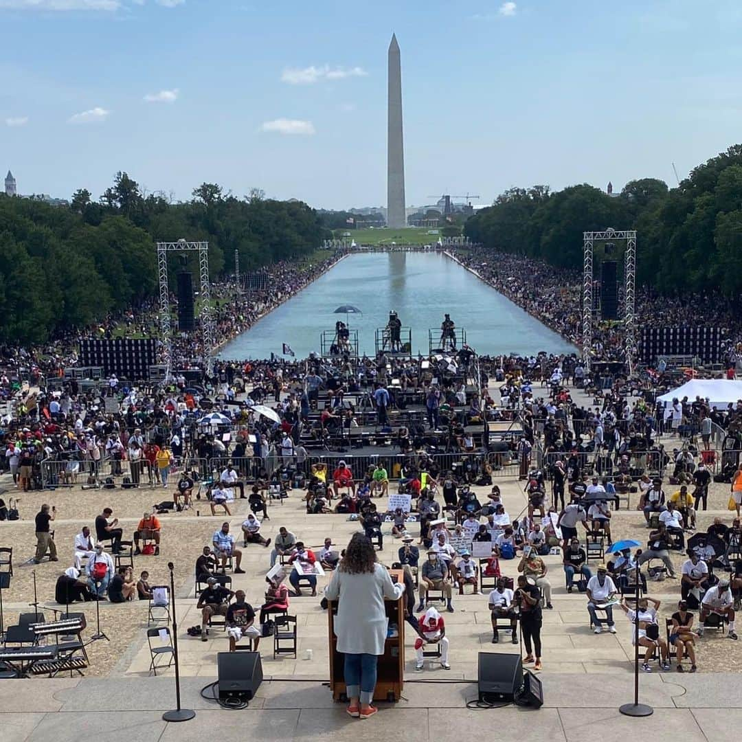 ベラミー・ヤングさんのインスタグラム写真 - (ベラミー・ヤングInstagram)「Today we celebrate the 57th anniversary of the #MarchOnWashington by uniting again to continue the work of assuring equality & freedom in America. I know our school text books only expose us to part of our history, so if you'd like to keep learning, follow @wearepushblack for inspiring daily #BlackHistory content. Feed your mind. And your heart. Sending everybody so much love today & everyday. Be kind to each other. Lift each other up. ❤️💗❤️💗❤️」8月29日 9時02分 - bellamyyoung