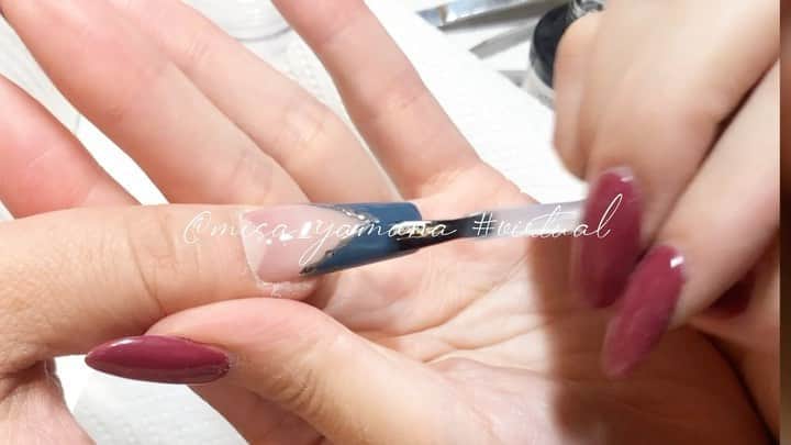 山名未紗のインスタグラム：「3投稿に1動画💅🏻 #tutorial  今回はバーチャルネイル 自爪が短い…🥺 という方もバーチャルで 長く見せることができますよ👏🏻  #LBカラーパウダー LB21 #オークルベージュ でバーチャルをつくり  LB29 #アイブルー で#フレンチネイル   #LBホワイトブラシ #LBブルーブラシ #LBフォーム #LBトップジェル @lb.acrylic   LB商材は下記でご購入可能！ @nailpartner  @naillabojp_harajuku   @fantasynailsjapan  アディクションリキッド スピードパウダー ダークピンクで血色を💄 #山名未紗movie」