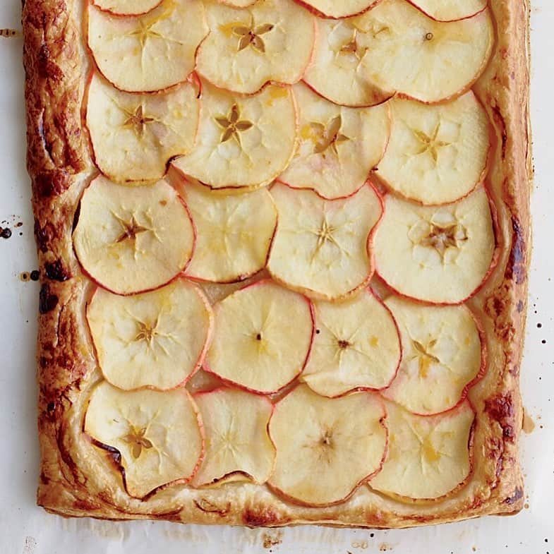 Food & Wineさんのインスタグラム写真 - (Food & WineInstagram)「September is right around the corner, and Culinary Director at Large @justinchapple's apple ginger crostata is the perfect way to welcome in a new (slightly cooler) month. Tap the link in our bio to see what else we're making next month. 📷: @johnkernickphotography」8月29日 9時05分 - foodandwine