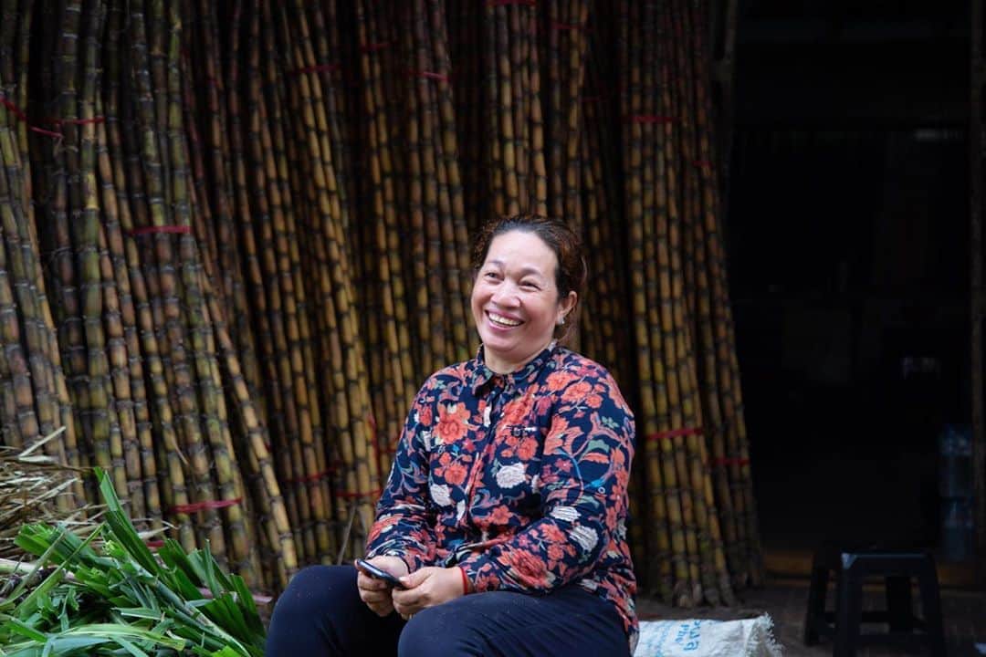 Shunsuke Miyatakeのインスタグラム：「Sweet smile with sugarcane, Phnom Penh, Cambodia」