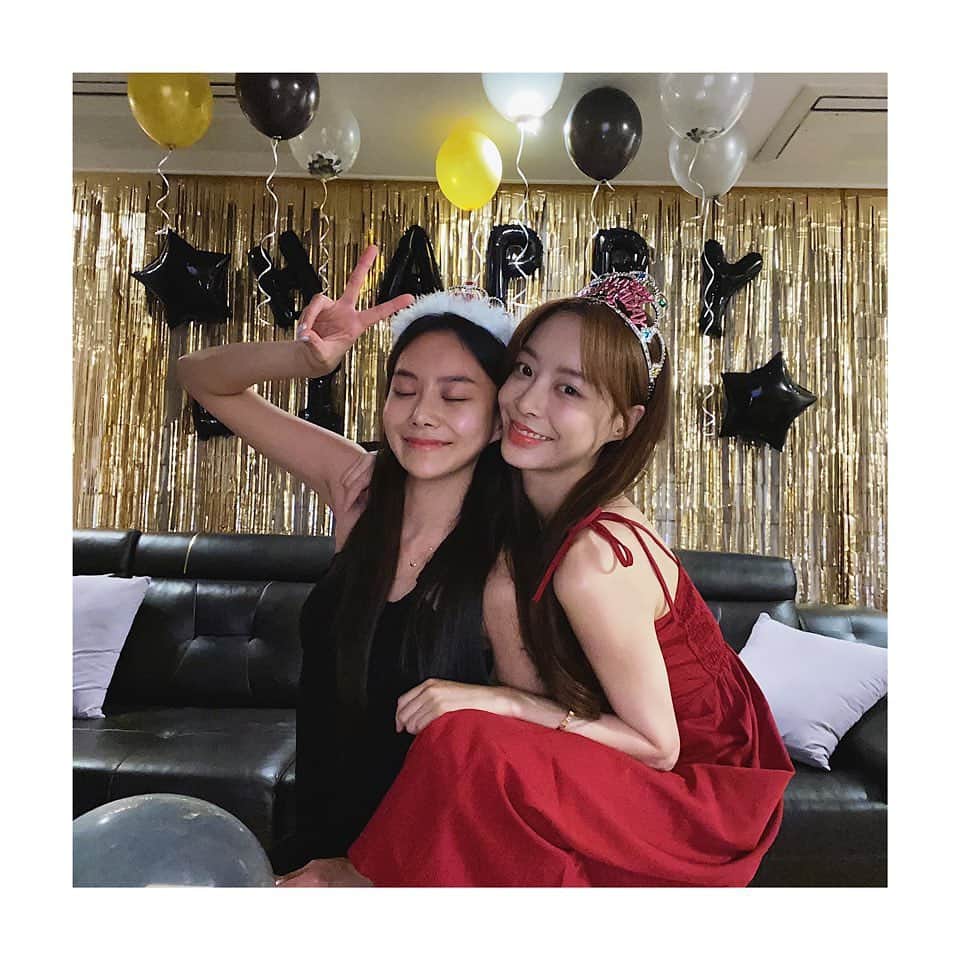 ユミンのインスタグラム：「👩‍❤️‍👩」