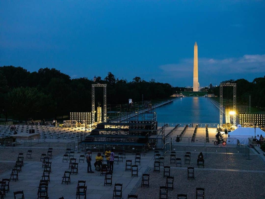 National Geographic Creativeさんのインスタグラム写真 - (National Geographic CreativeInstagram)「Photos by Joshua Rashaad McFadden @joshua_rashaad  On August 27, over 500 chairs were set up six feet apart at the Lincoln Memorial in preparation for the Commitment March on August 28.  The event honors the 57th anniversary of the March on Washington for Jobs and Freedom, which took place on August 28, 1963, while emphasizing the work still to be done, especially for police and criminal justice reform.」8月29日 0時16分 - natgeointhefield