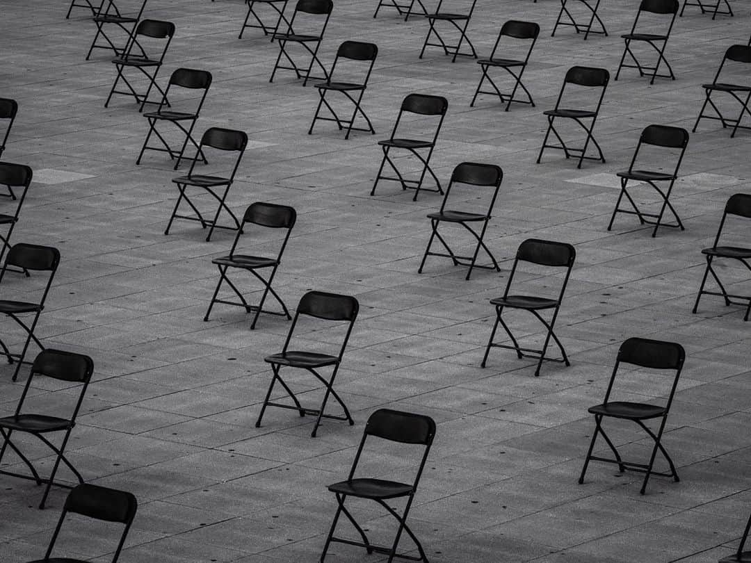 National Geographic Creativeさんのインスタグラム写真 - (National Geographic CreativeInstagram)「Photos by Joshua Rashaad McFadden @joshua_rashaad  On August 27, over 500 chairs were set up six feet apart at the Lincoln Memorial in preparation for the Commitment March on August 28.  The event honors the 57th anniversary of the March on Washington for Jobs and Freedom, which took place on August 28, 1963, while emphasizing the work still to be done, especially for police and criminal justice reform.」8月29日 0時16分 - natgeointhefield