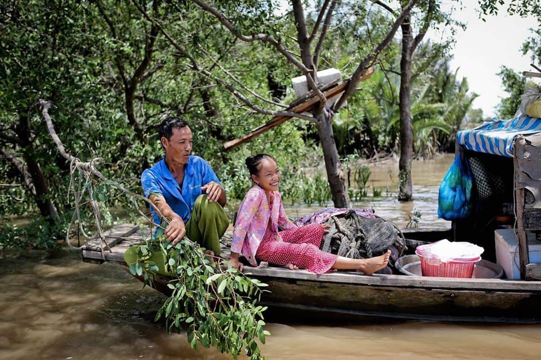 thephotosocietyさんのインスタグラム写真 - (thephotosocietyInstagram)「Photo by @dzalcman // For this family of shrimp farmers in Soc Trang, Vietnam, salinity intrusion is a growing problem this close to the mouth of the Mekong River. For several generations, their community has relied on catching freshwater shrimp for five months of the year, and saltwater shrimp for five months of the year. But as the environment grows increasingly unstable due to climate change and upriver damming, their daily catch has been reduced by more than 80 percent, threatening their livelihood and survival. @thephotosociety @natgeo」8月29日 0時21分 - thephotosociety