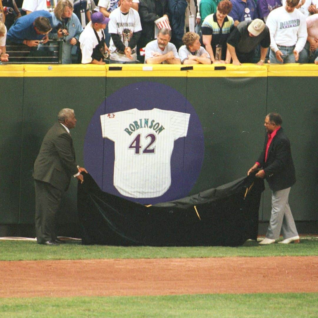 アリゾナ・ダイヤモンドバックスさんのインスタグラム写真 - (アリゾナ・ダイヤモンドバックスInstagram)「The first number ever retired by the #Dbacks. Today, we celebrate his lasting legacy. Thank you for everything, Jackie. #Jackie42」8月29日 0時34分 - dbacks