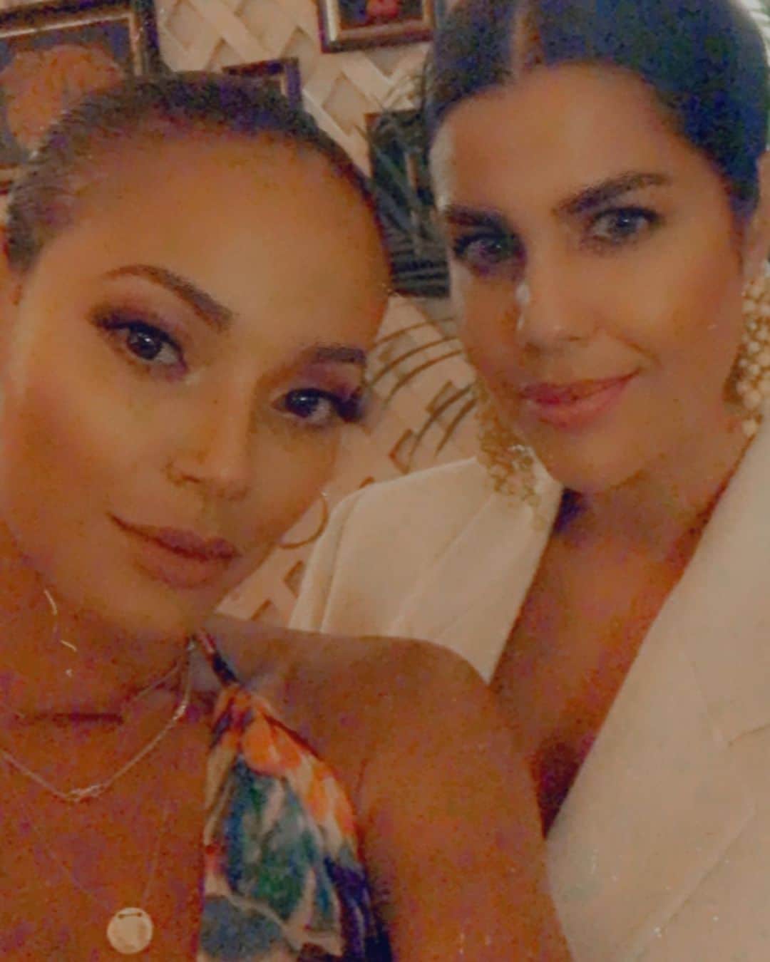 セリタ・エバンクスのインスタグラム：「Last night was the 1st of my “Convo & Cocktails” series. It was a great night of Women empowerment discussing self love 💕 Thank you so much to @tillies @funkymonkeycayman @no.11spacayman @kewirvine and all the ladies who came out. #womenempowerment #selflove #love #unapologeticallyWoman #Bosses #womenequalityday」