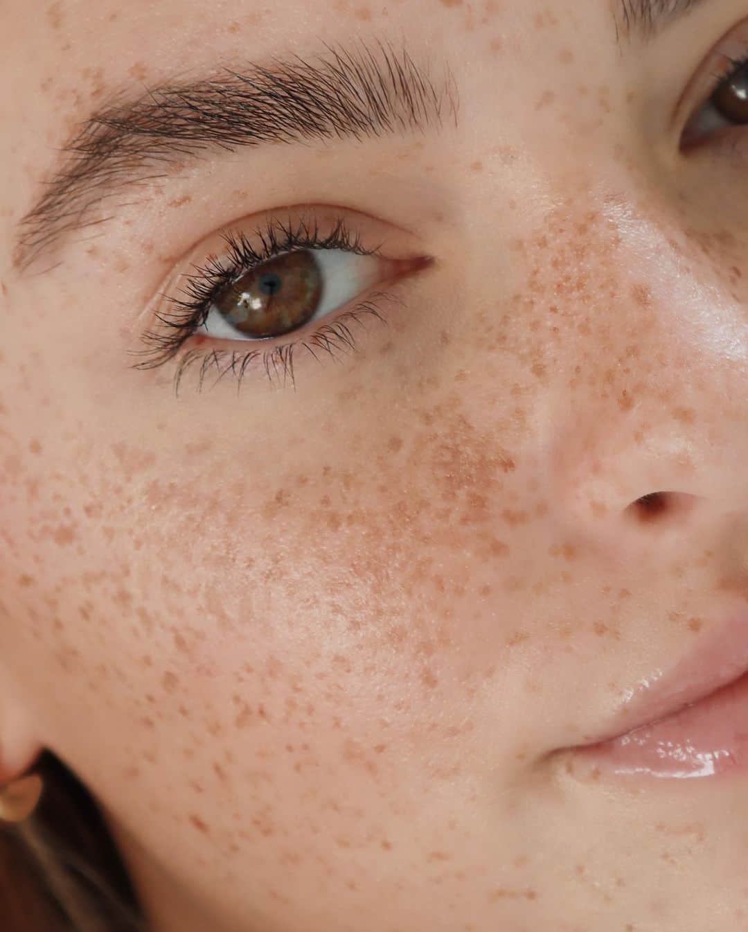 Kelsey Simoneのインスタグラム：「Very.. very close up, & side note! I just uploaded a day with me vlog, the link is in my bio to watch! 📷」
