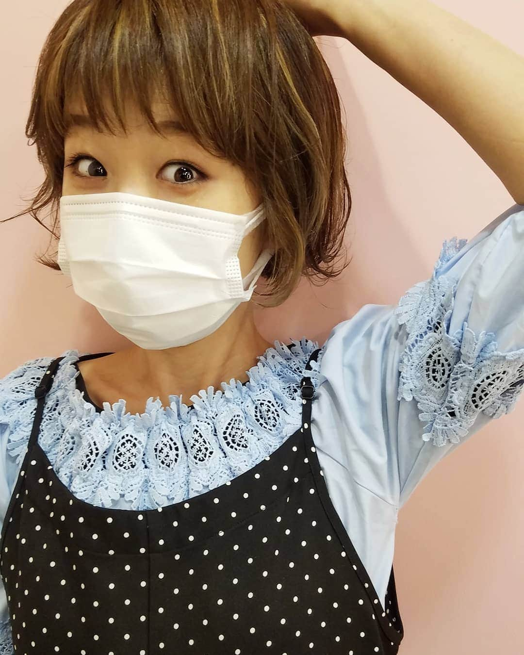 秋田くみ子さんのインスタグラム写真 - (秋田くみ子Instagram)「3ヶ月ぶりに「vanify」さんへ❇ ・ 担当のMAYUMIさんと💕相談して、今回は、ハイライトを入れました。 ・ 気分転換&リフレッシュ🎶。 ・ vanifyのスタッフの皆様、いつも、たくさんの優しさをありがとうございます😊 ・ #北堀江#美容院#vanify#カット#カラー#ハイライト#ママ#子育て #小学生ママ#45歳#息子#小学3年生 #吉本新喜劇#吉本自宅劇場」8月29日 0時52分 - kumikoakita