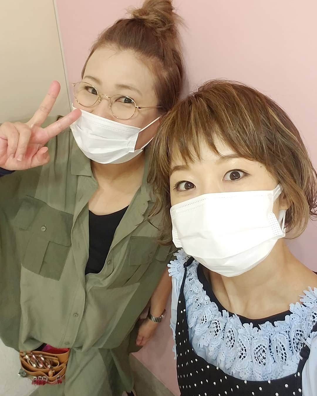 秋田くみ子さんのインスタグラム写真 - (秋田くみ子Instagram)「3ヶ月ぶりに「vanify」さんへ❇ ・ 担当のMAYUMIさんと💕相談して、今回は、ハイライトを入れました。 ・ 気分転換&リフレッシュ🎶。 ・ vanifyのスタッフの皆様、いつも、たくさんの優しさをありがとうございます😊 ・ #北堀江#美容院#vanify#カット#カラー#ハイライト#ママ#子育て #小学生ママ#45歳#息子#小学3年生 #吉本新喜劇#吉本自宅劇場」8月29日 0時52分 - kumikoakita