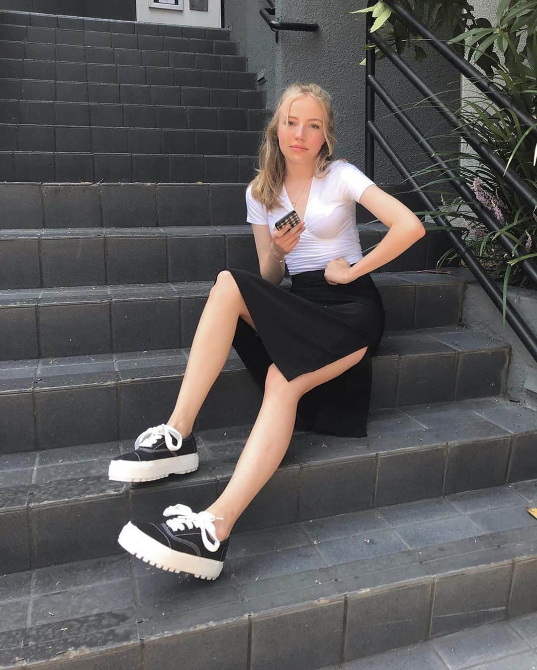 トムズシューズさんのインスタグラム写真 - (トムズシューズInstagram)「"These TOMS sneakers are my new go to! 💗  Every TOMS purchase creates change." -- @emmabroz in the Cordones Lug Sneakers. #regram」8月29日 1時09分 - toms