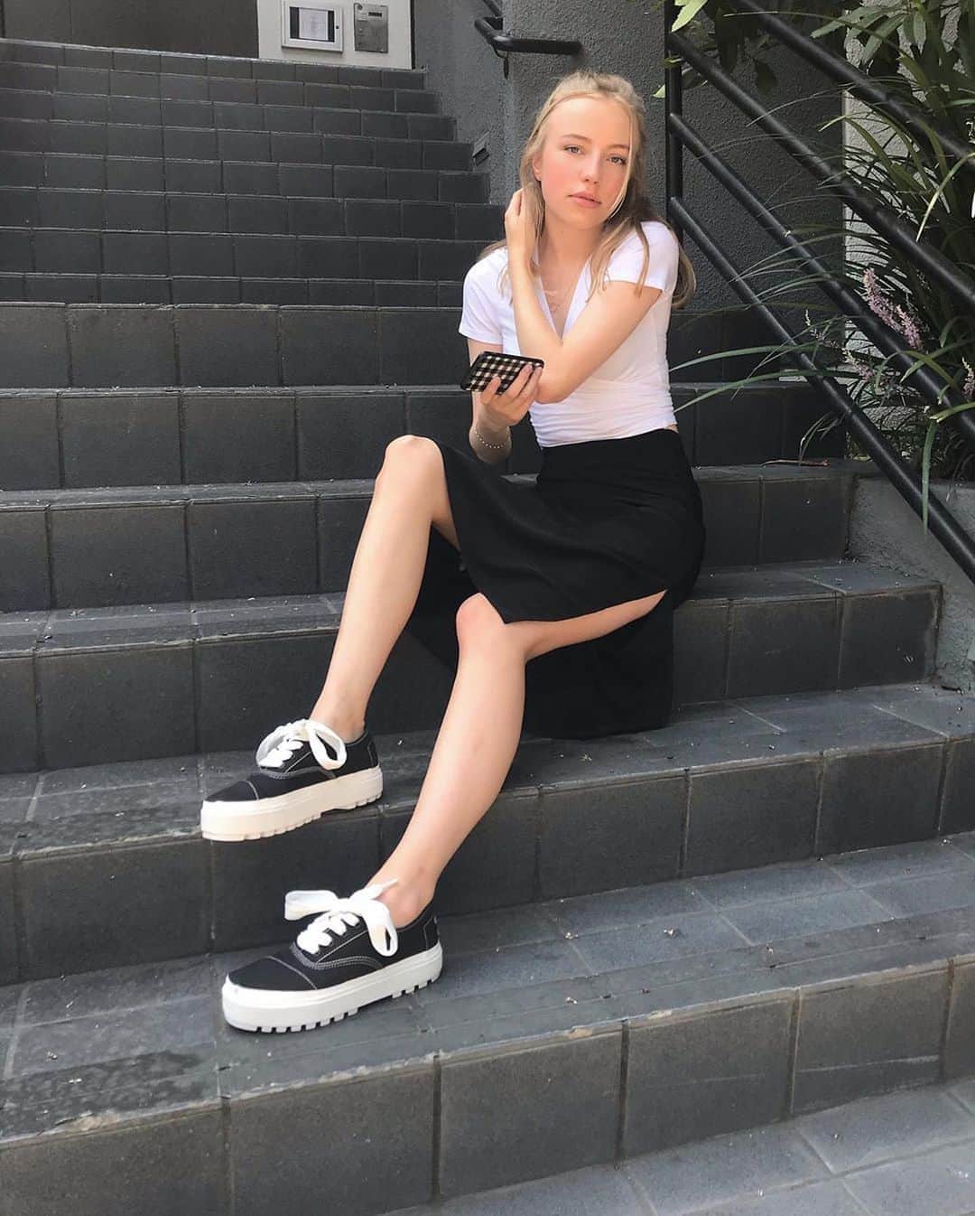 トムズシューズのインスタグラム：「"These TOMS sneakers are my new go to! 💗  Every TOMS purchase creates change." -- @emmabroz in the Cordones Lug Sneakers. #regram」