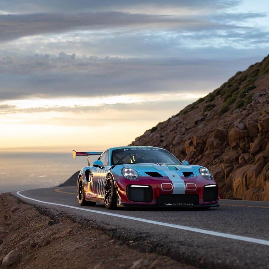 Porscheさんのインスタグラム写真 - (PorscheInstagram)「Another chapter in Pikes Peak’s racing history is about to be written; this Sunday @000Magazine founders' one-of-a-kind Porsche 911 GT2 RS - with six-time winner @rennod at the wheel – will go up against Jeff @zwart’s 935 in the Time Attack class at the 98th International Hill Climb.」8月29日 1時02分 - porsche