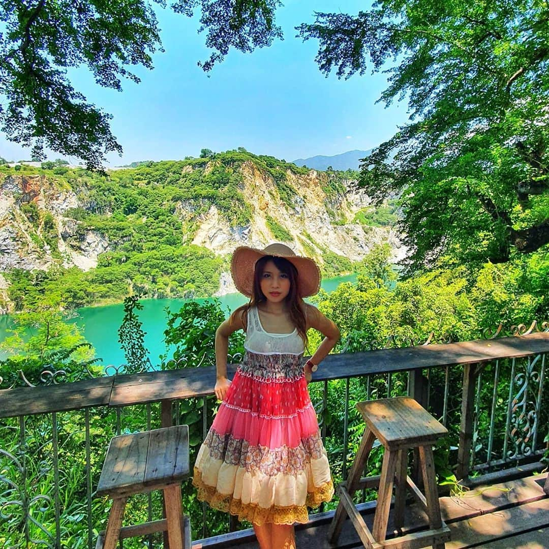 ビーム先生さんのインスタグラム写真 - (ビーム先生Instagram)「ここはタイだよ！(チョンブリー県) 😊 เมืองไทยสวยจัง ว่าแต่ในน้ำมันมีสารอะไรทำไมมันถึงเป็นสีเขียว 😱   #influencer #blogger #youtuber #thai #thaigirl #japan #日本　#タイ　#インフルエンサー　#ブロガー　#ユーチューバー　#外国人　#訪日外国人　#タイ人　#タイ語　#บล็อกเกอร์ #ยูทูปเบอร์ #ไทย #ญี่ปุ่น #ภาษาญี่ปุ่น #ชลบุรี #ศรีราชา」8月29日 1時05分 - beamsensei