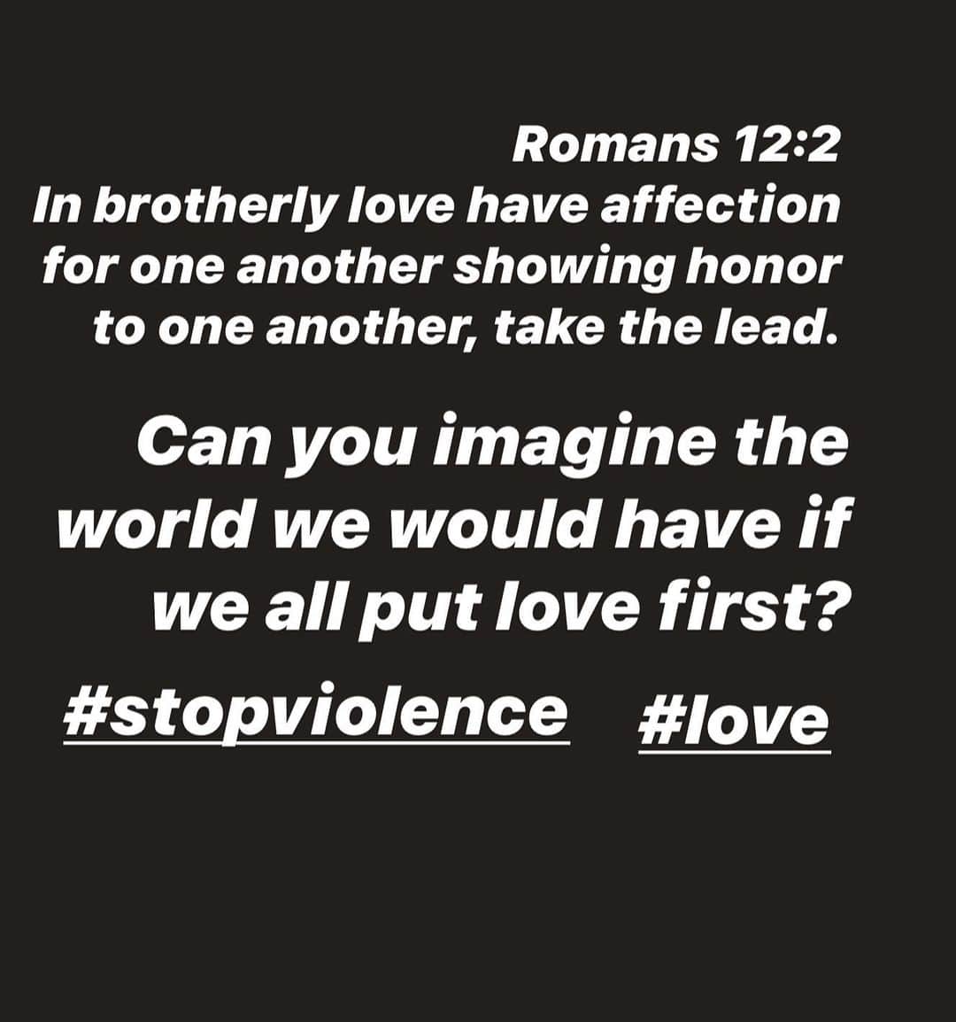 ビーナス・ウィリアムズさんのインスタグラム写真 - (ビーナス・ウィリアムズInstagram)「It’s so simple. Love is the answer to the violence our communities are experiencing. Take the lead: Show love for your fellow man on a daily basis.」8月29日 1時07分 - venuswilliams