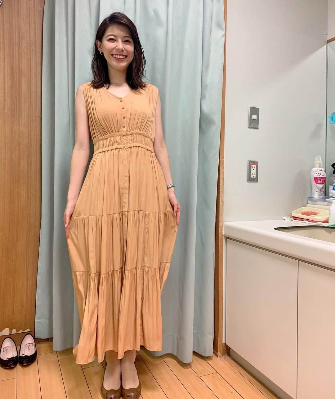 のインスタグラム：「. 今夜はスポーツコーナーも担当でした⚾️  News23の衣装と、 今週のペットボトル。 ディズニー好きのADちゃんが 描いてくれています。 こういう気遣い嬉しいなぁ✨」