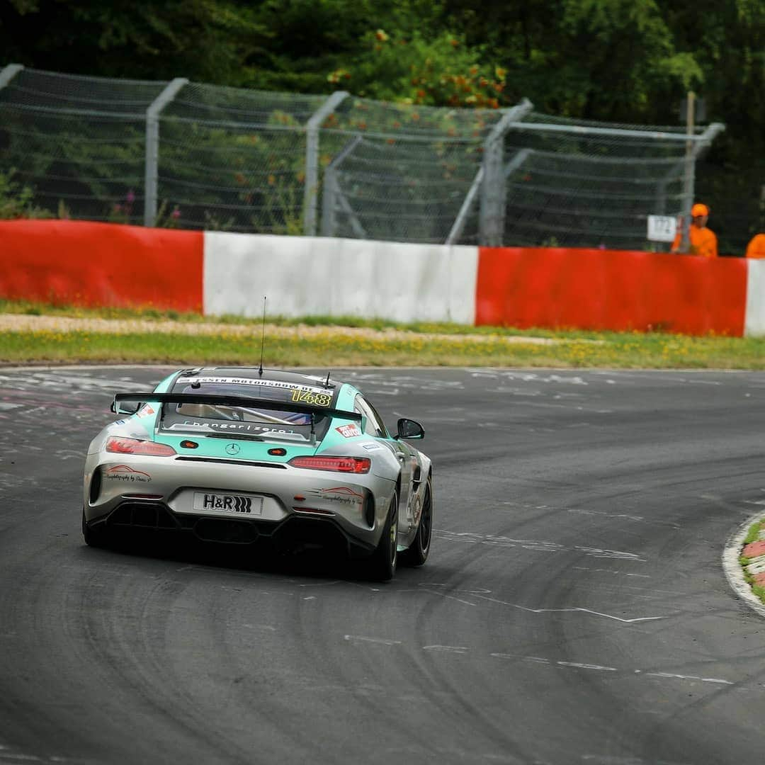 Mercedes AMGさんのインスタグラム写真 - (Mercedes AMGInstagram)「Seven Mercedes-AMG GT3s and three Mercedes-AMG GT4s enter the 6-hour race of the Nürburgring Endurance Series (VLN) on Saturday which is considered to be the highlight of the Nordschleife series. It is also the last test run for the legendary @24hnbr from 24-27 September. So far, our Mercedes-AMG GT3s have achieved six podium results in four races at the @nuerburgring and the Mercedes-AMG GT4 is still unbeaten in SP8T class. Good luck to @getspeed, @hauptracingteam, @10qracingteam, @teamblackfalcon and Hangar Zero by J.v.O. Autosport!  #AMGGT3 #MercedesAMG #MercedesAMGMotorsport #GT #Racing #Motorsport #10YearsAMGCustomerRacing #nürburgring #nuerburgring #nls #vln」8月29日 1時26分 - mercedesamg