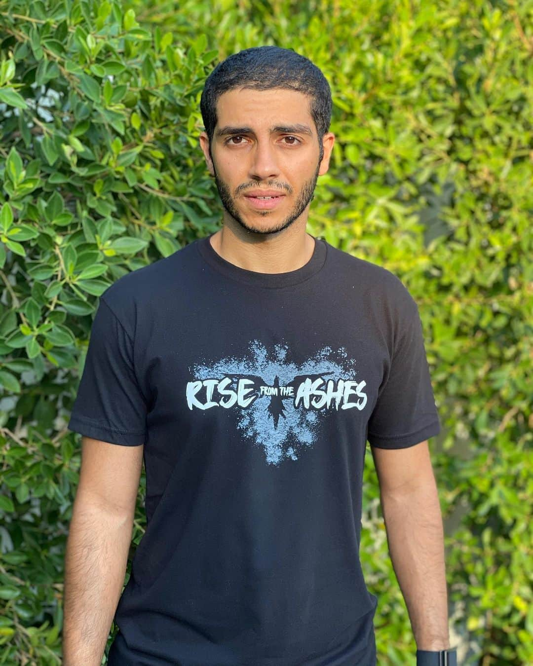 メナ・マスードのインスタグラム：「I am joining @zuhairmuradprivate and @zuhairmuradofficial in helping the people of Beirut who have lost so much in this devastating tragedy. 100% of the profits from this limited edition tee support the relief efforts of Offrejoie who are on the ground responding to humanitarian needs. Please join us and get yours at represent.com/beirut (link to buy in bio) #RiseFromTheAshes」