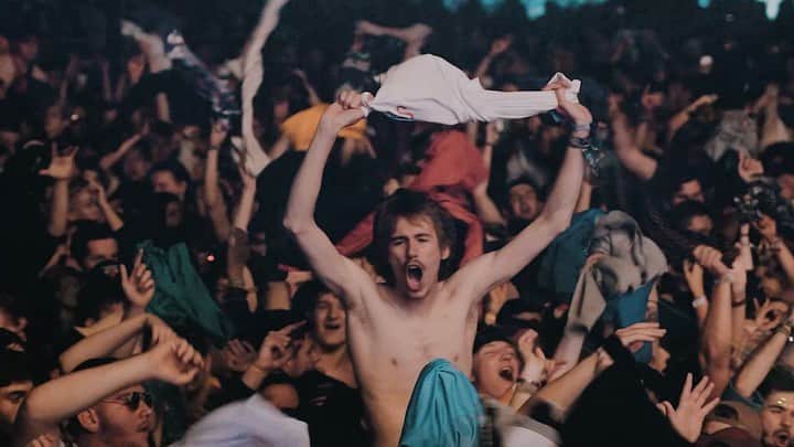 Don Brocoのインスタグラム：「Missing @officialrandl weekend this year big time! Always the highlight of our summer. This was Leeds ‘18, our first show back in the UK that year & loved every second of it 💛  📹: @tompullenphoto」