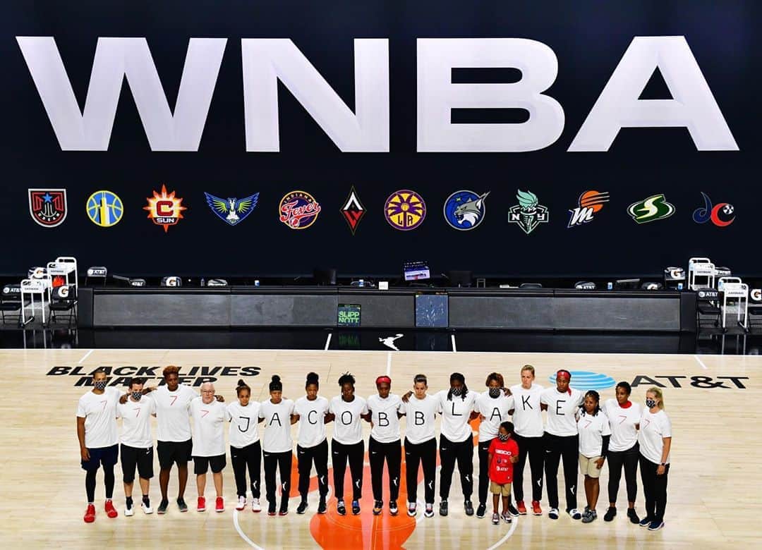 Harper's BAZAARさんのインスタグラム写真 - (Harper's BAZAARInstagram)「Sports teams across the country are postponing their games to stand in solidarity with protestors who are demanding an end to racial injustice and police brutality. On Wednesday night, the @WNBA’s @washmystics wore coordinating white T-shirts that spelled out the name of Jacob Blake–a 29-year-old Black man shot by a Kenosha, Wisconsin police officer last weekend. The backs of the shirts were printed with seven bullet holes to mark the number of times Blake was shot in the back by police. Head to the link in our bio to see how other teams are taking a stand.」8月29日 1時53分 - harpersbazaarus