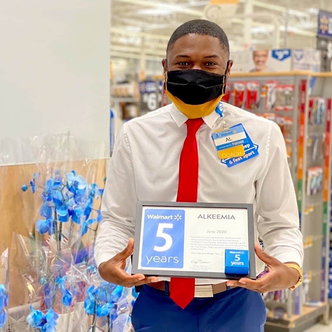 Wal-Mart Stores, Incのインスタグラム：「“I have learned a lot about myself, and how to be a strong leader in such a great company.”  Al started as a cashier while studying full time at @unccharlotte. Having graduated cum laude, he’s now putting his degree in social work and his people skills to use as a complex frontend coach at Walmart Salisbury. Join us in congratulating him on a landmark five years with Walmart!」