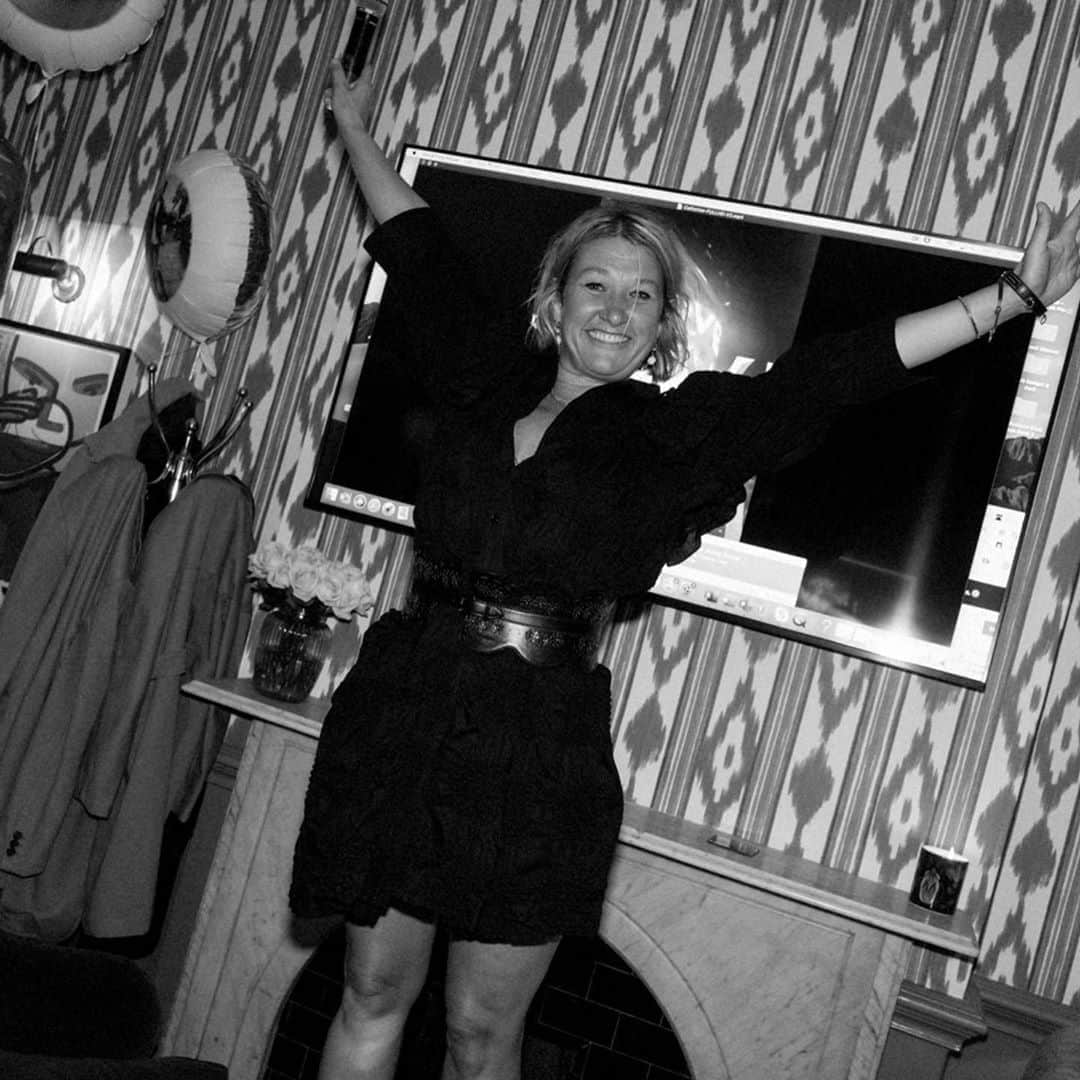 LOVE MAGAZINEのインスタグラム：「Last night we celebrated the publishing powerhouse of LOVE, @misscatherinerussell at the @thefitzdaresclub. See more photos by @jamesdkelly on thelovemagazine.co.uk. A massive thank you to  @jodieharsh  @livsmccall   @veuveclicquot   @belvederevodka  @twokeysdrinks  @tequilaenemigo  @theflowerbx  @kavkavodka  @thefitzdaresclub」