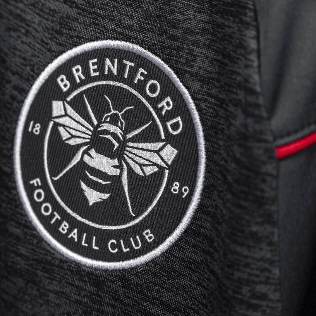 UMBROさんのインスタグラム写真 - (UMBROInstagram)「We stand together with @brentfordfc 🐝  20/21. Home. Away.」8月29日 2時49分 - umbro