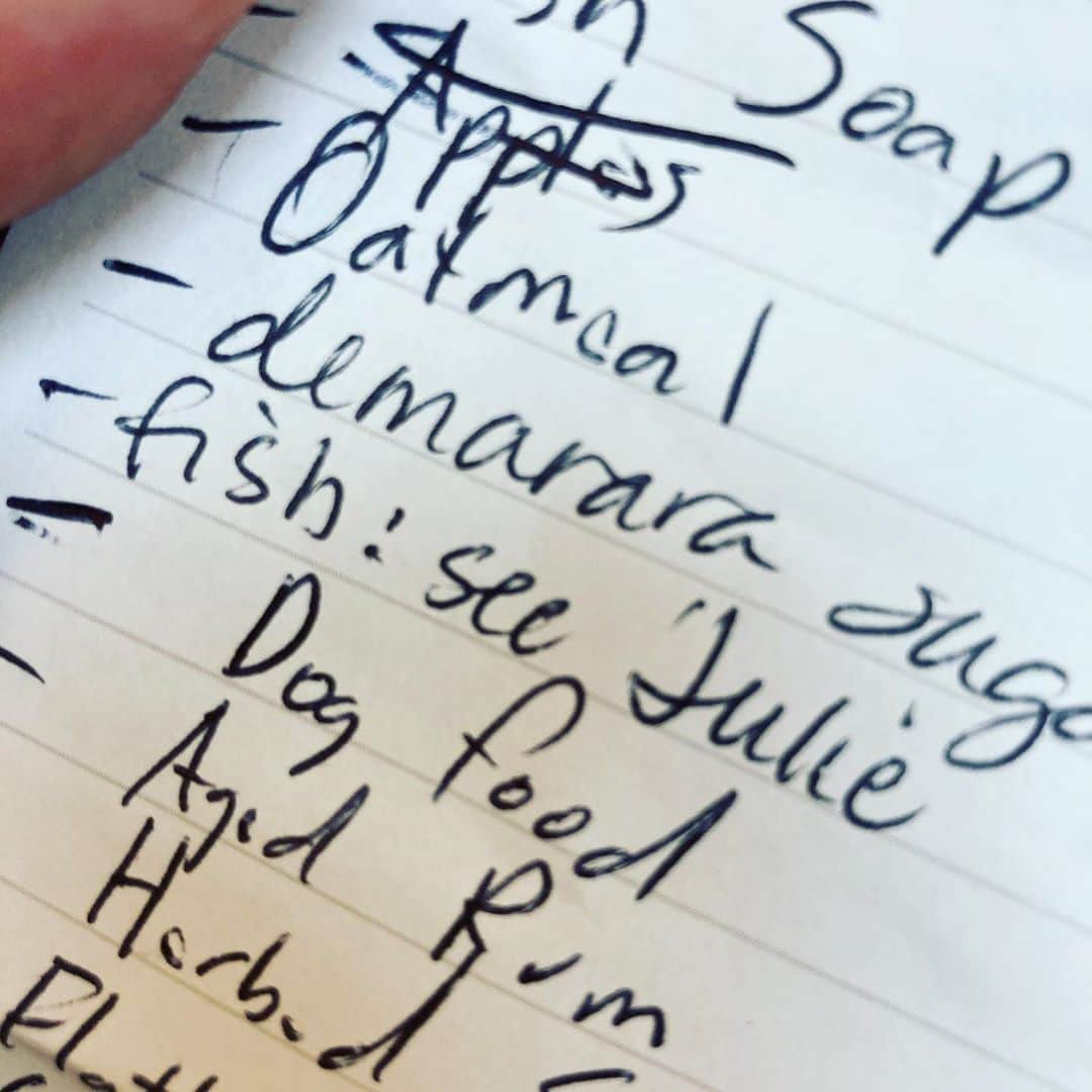 シーマス・デヴァーさんのインスタグラム写真 - (シーマス・デヴァーInstagram)「My wife puts “fish: see Julie” on the grocery list as if there was uncertainty that I, her vegetarian husband, had a fish opinion or that there was anymore than one person who had fish opinions in our house.」8月29日 3時00分 - seamuspatrickdever