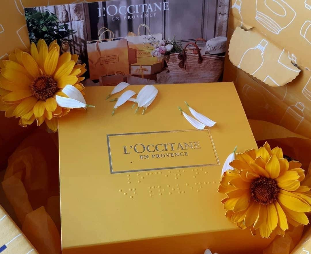 ロクシタンさんのインスタグラム写真 - (ロクシタンInstagram)「Are you or a loved one visually impaired? No problem- you can still enjoy or give a beautiful gift box from L'Occitane! We have boxes printed with characters in Braille, to ensure that our gift boxes are accessible to everyone. Leave a 💛 if you love giving L'Occitane products as gifts! #Regram 📸 @inga_olle #LOccitane #GiftBox #ArtofGifting #GiftSet #Braille #Accessibility #BeautyProducts #BeautyEssentials #BeautyForAll」8月29日 3時00分 - loccitane