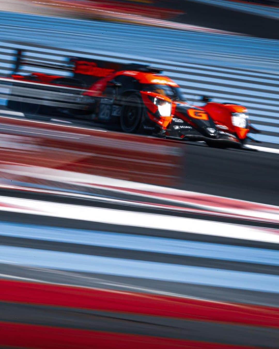 ジャン＝エリック・ベルニュのインスタグラム：「How do you like this fasssssssst car ?😍 💨  📸 @cmpbkk」