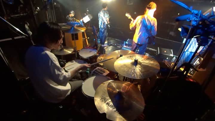 吉澤響のインスタグラム：「2020/07/23 渋谷La.mama 『Round Table』/ セカイイチ  ベースはシアターブルックの中條さん。フレージングが神がかってた。鍵盤の健太のフレーズも。動画観て「おおお」ってなった。かっこいい…」